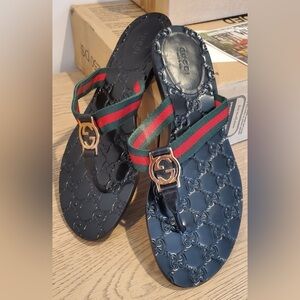 Gucci Thong monogram sandals (black)